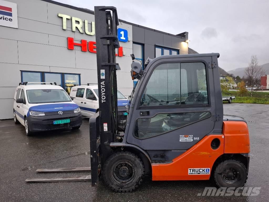 Toyota 02-8FDF25 Tehnika ar dīzeļa dzinēju