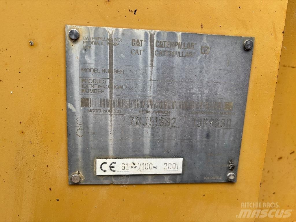 CAT 908 Iekrāvēji uz riteņiem