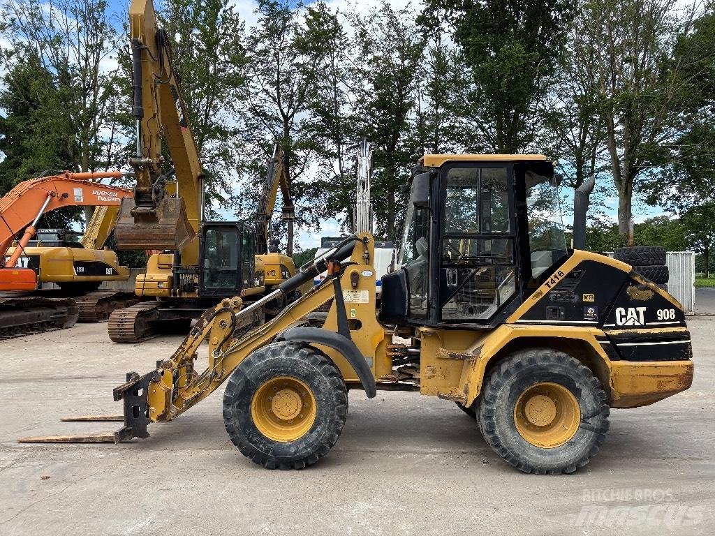 CAT 908 Iekrāvēji uz riteņiem
