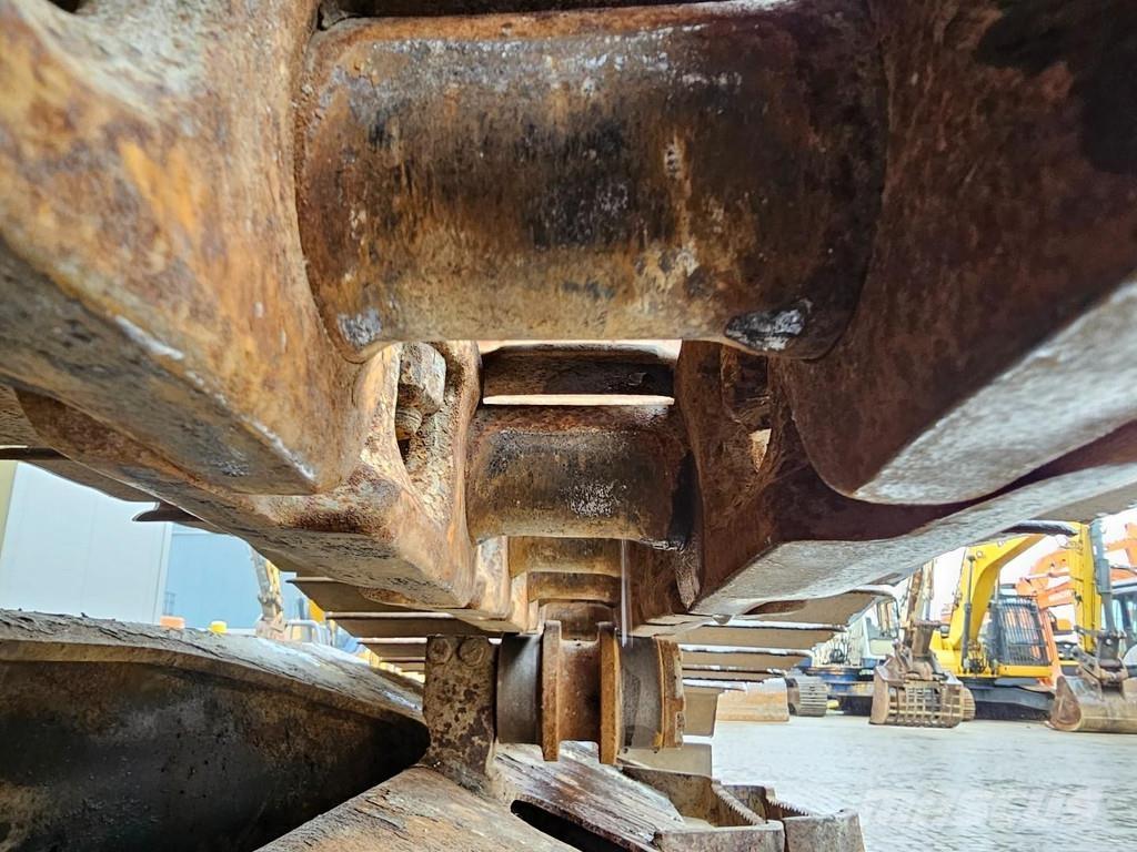 Komatsu HB215LC-2 Kāpurķēžu ekskavatori