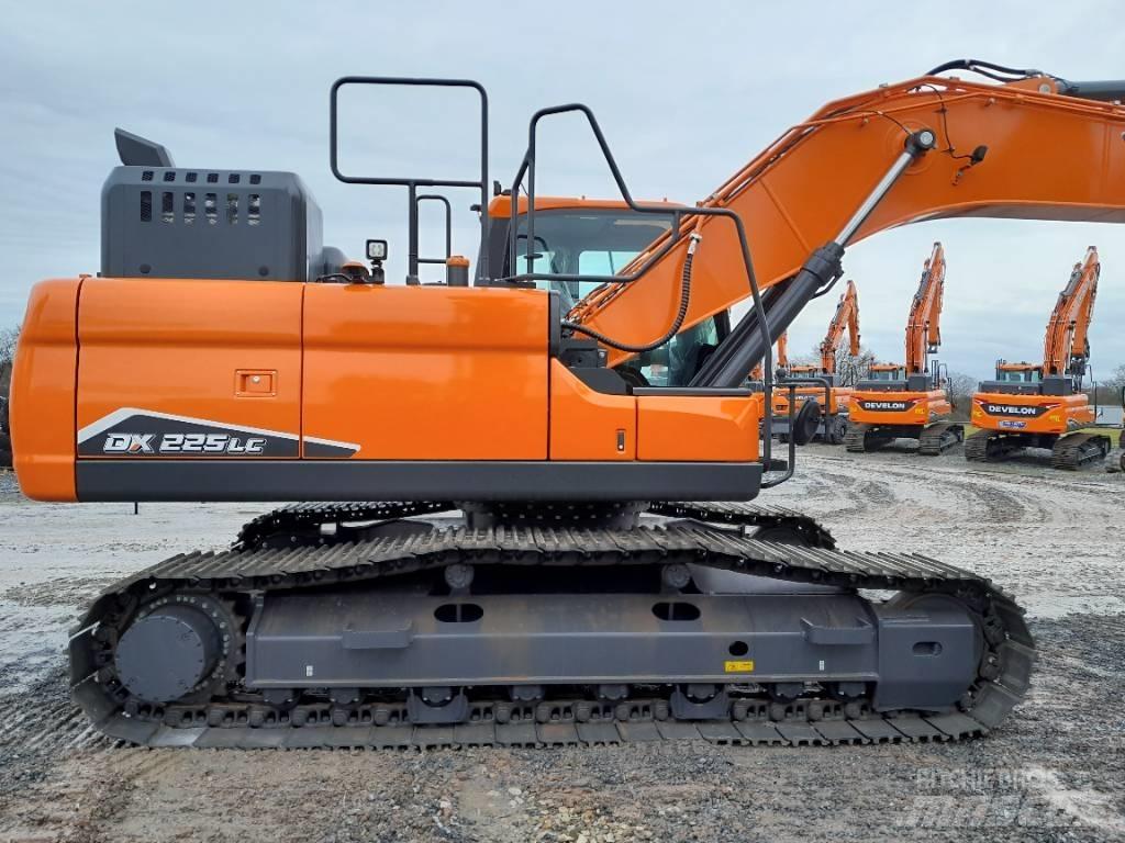 Develon DX 225 LC-7 Kāpurķēžu ekskavatori