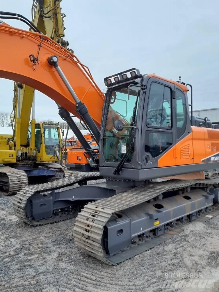 Develon DX 225 LC-7 Kāpurķēžu ekskavatori