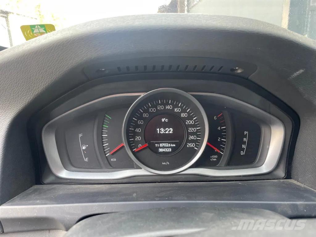 Volvo V60 . Automašīnas