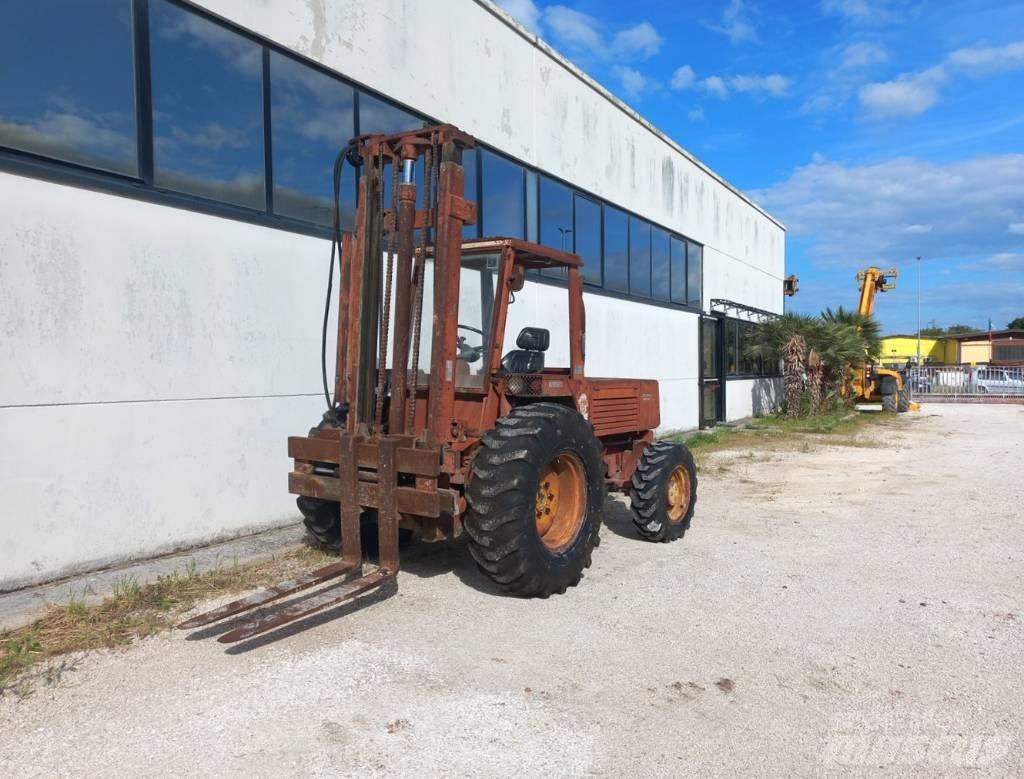 Manitou 4RM30G Tehnika ar dīzeļa dzinēju