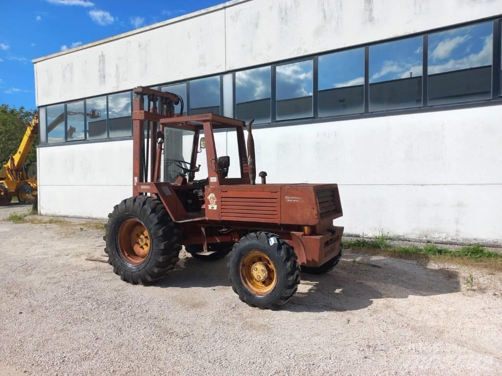 Manitou 4RM30G Tehnika ar dīzeļa dzinēju