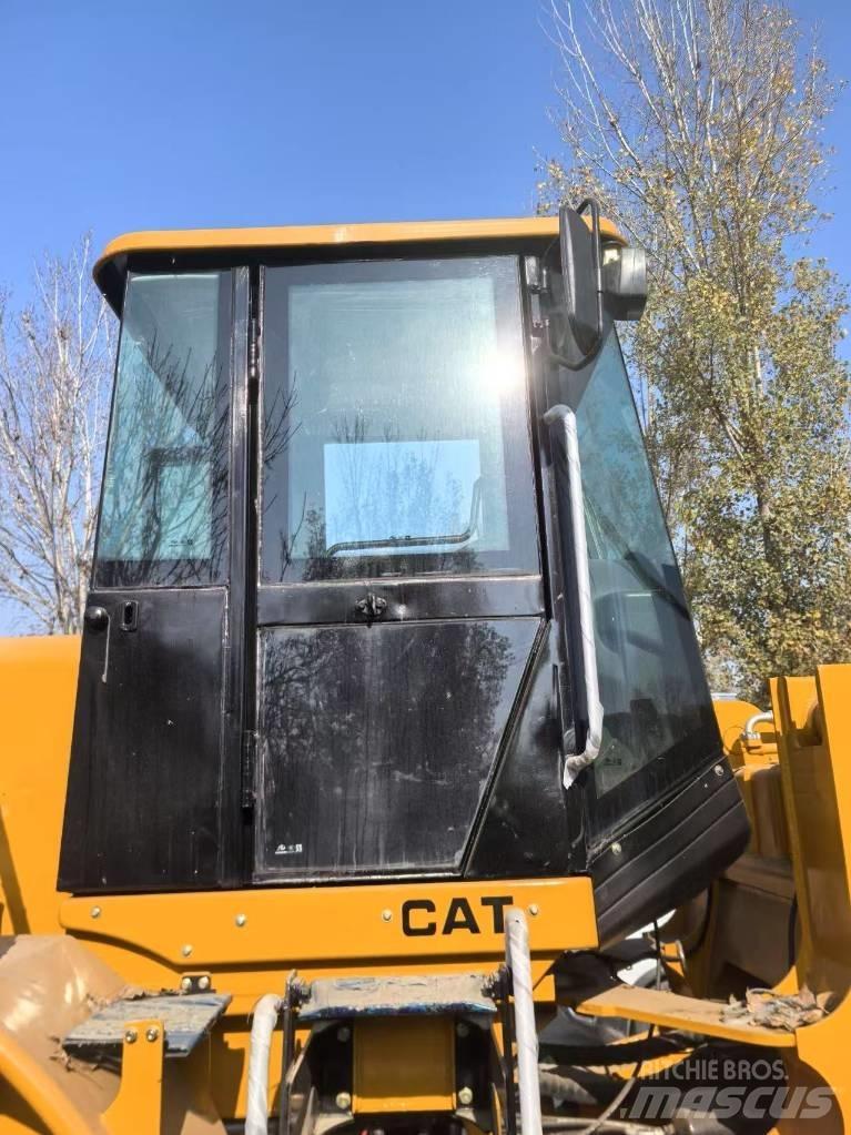 CAT 966H Iekrāvēji uz riteņiem