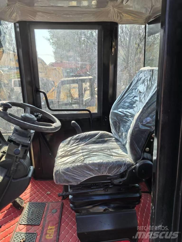 CAT 966H Iekrāvēji uz riteņiem