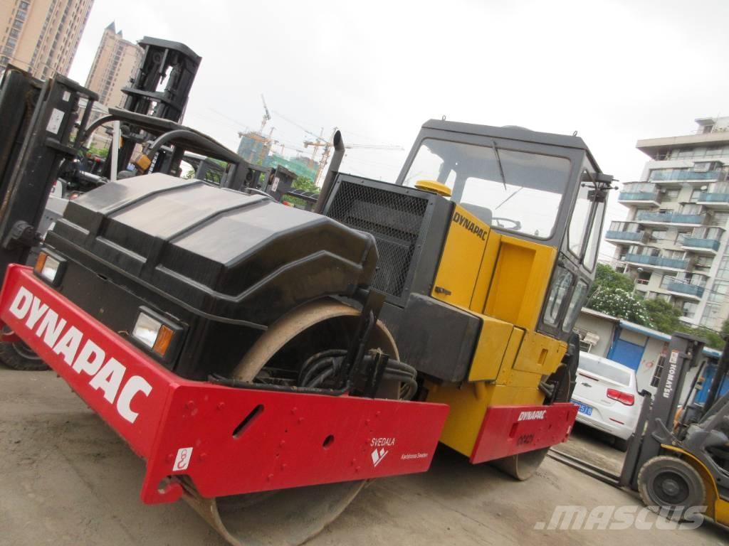 Dynapac CC421 Divvalču grunts veltņi