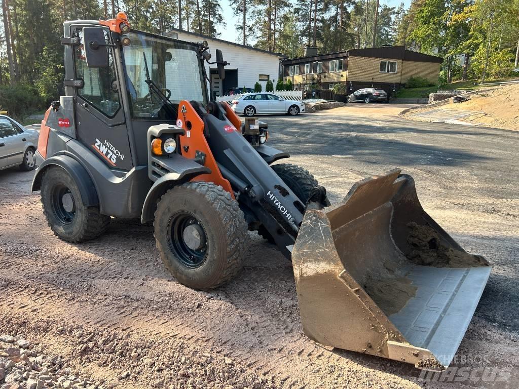 Hitachi ZW 75 Iekrāvēji uz riteņiem