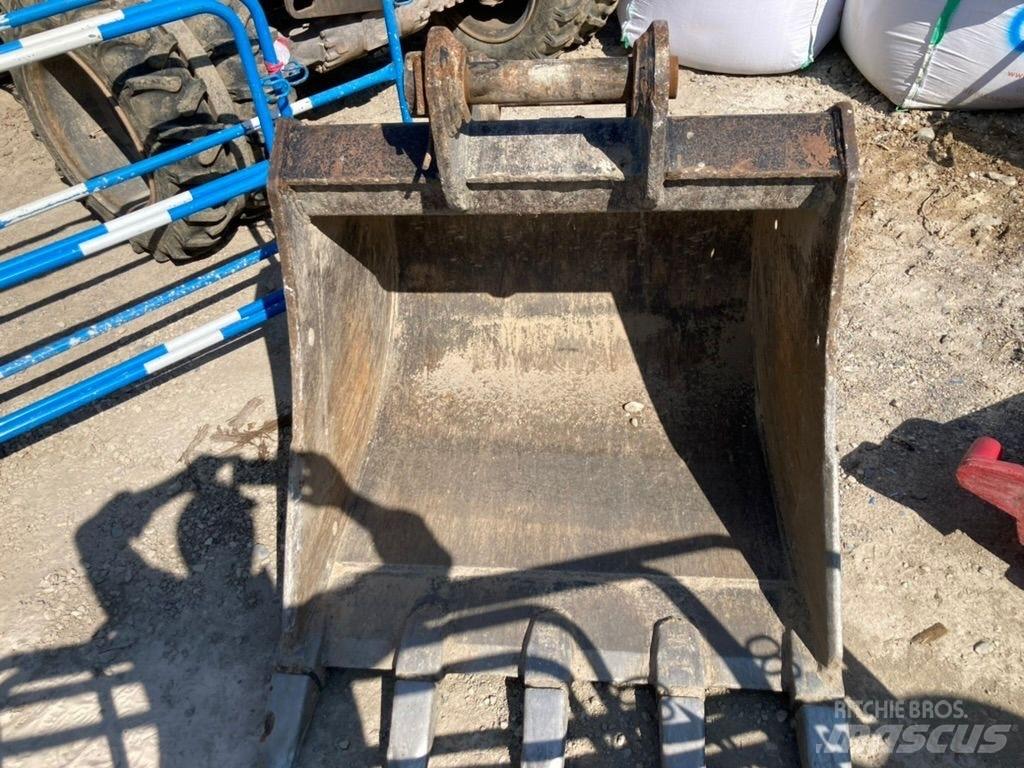 Hitachi ZX 135 US-6 Kāpurķēžu ekskavatori
