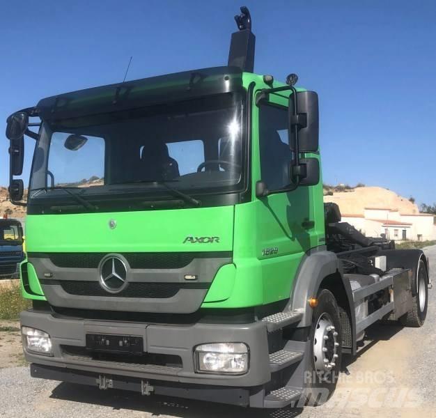 Mercedes-Benz 1829 Kabeļu pacēlājs nomontējamām kravas mašīnām