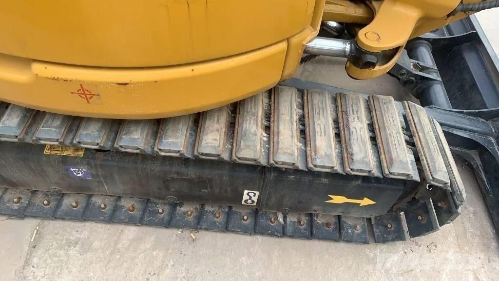 CAT 303 Kāpurķēžu ekskavatori