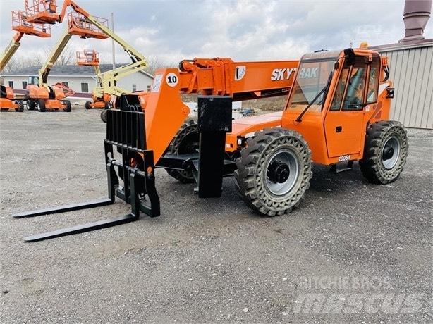 SkyTrak 10054 Teleskopiskie manipulatori