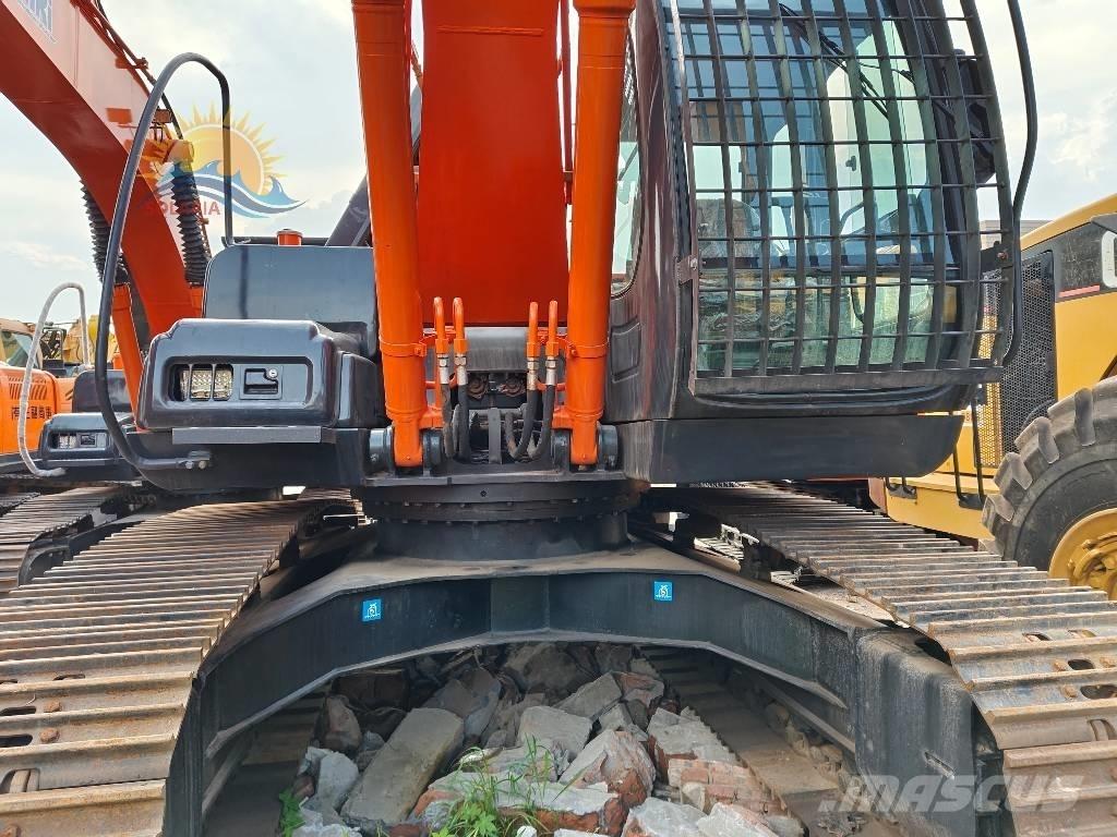 Hitachi ZX 200 Kāpurķēžu ekskavatori