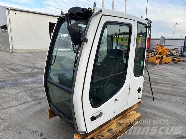 Liebherr R 317 CAB Kabīnes un interjers