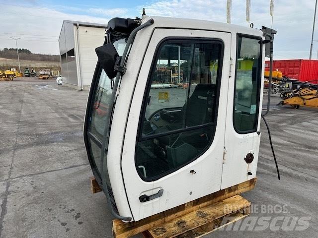 Liebherr R 317 CAB Kabīnes un interjers