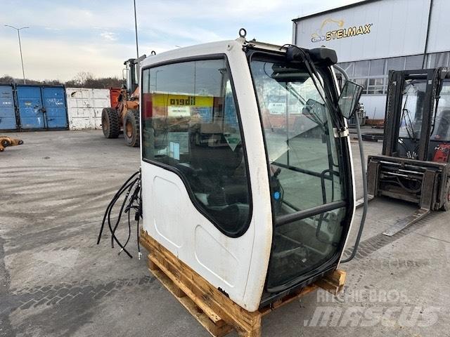 Liebherr R 317 CAB Kabīnes un interjers