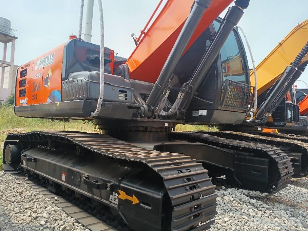 Hitachi ZX 240 Kāpurķēžu ekskavatori