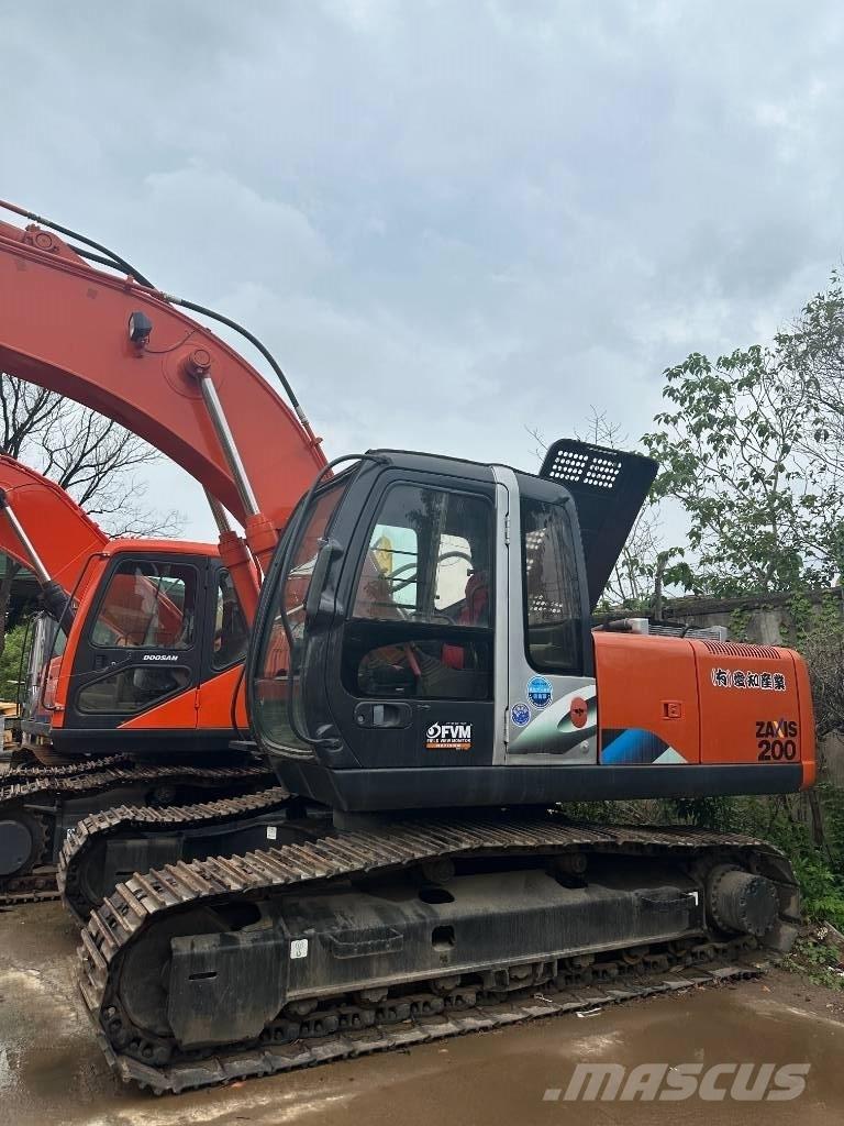 Hitachi ZX 200 Kāpurķēžu ekskavatori