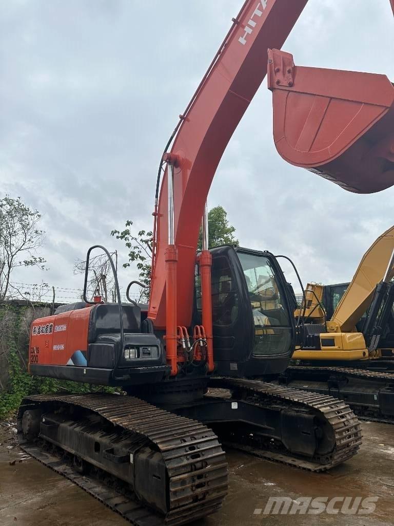 Hitachi ZX 200 Kāpurķēžu ekskavatori