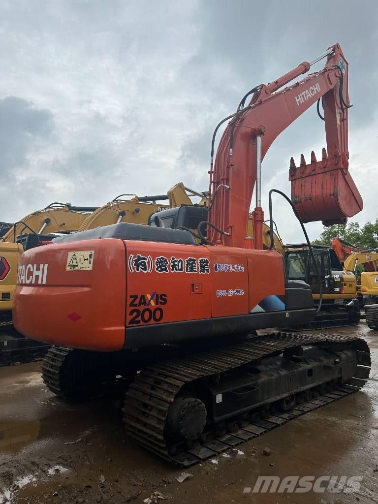 Hitachi ZX 200 Kāpurķēžu ekskavatori