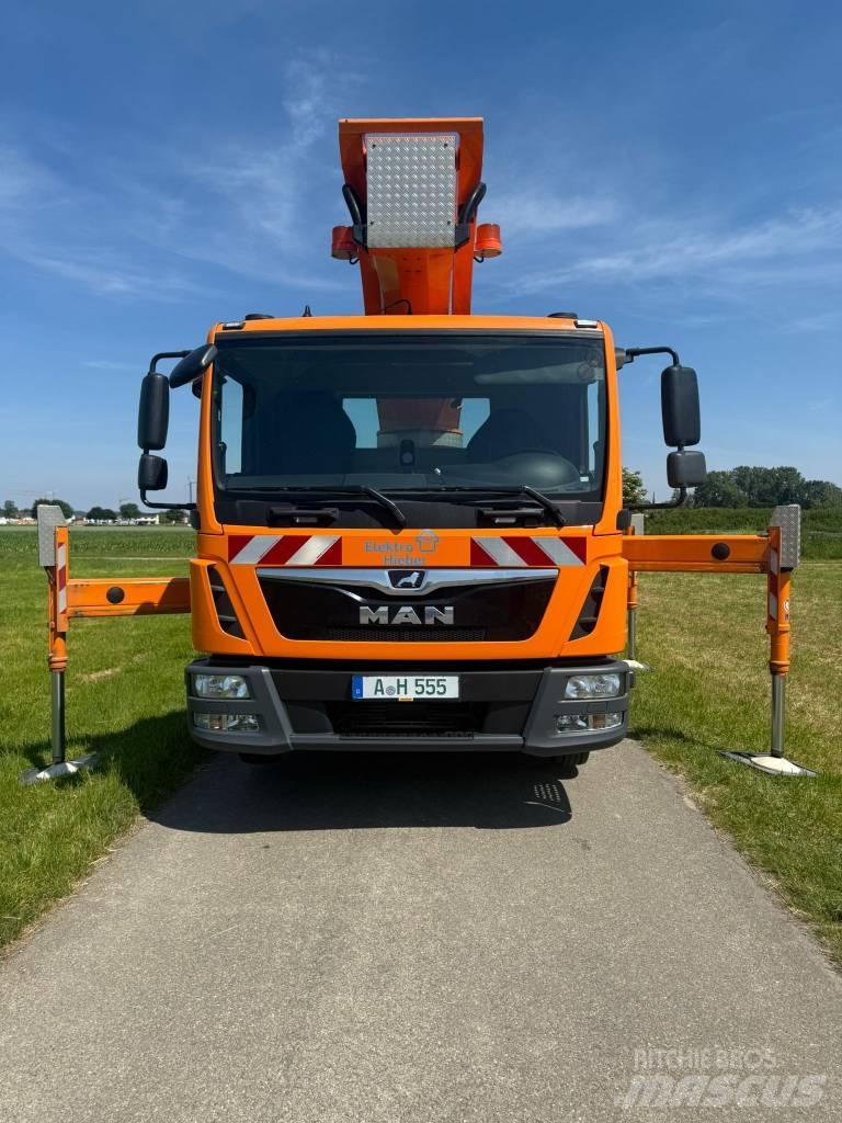 Palfinger P 300 KS Pacēlāji uz automašīnas bāzes