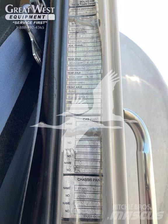 White/GMC WG Autocisterna