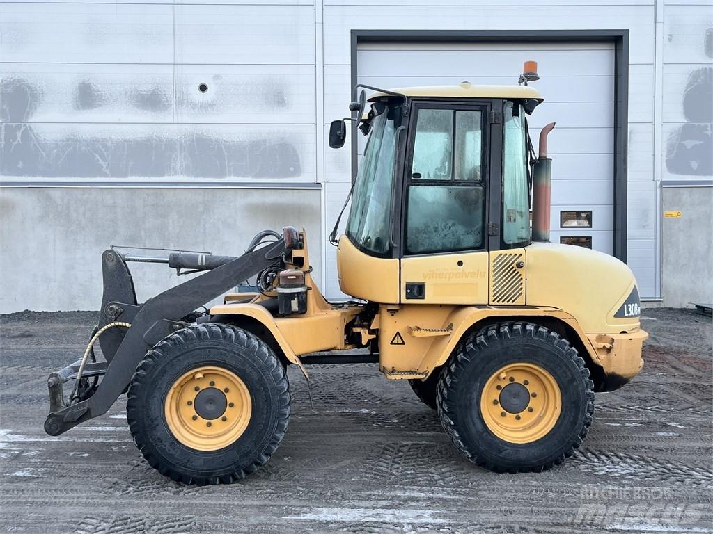 Volvo L 30 B Iekrāvēji uz riteņiem