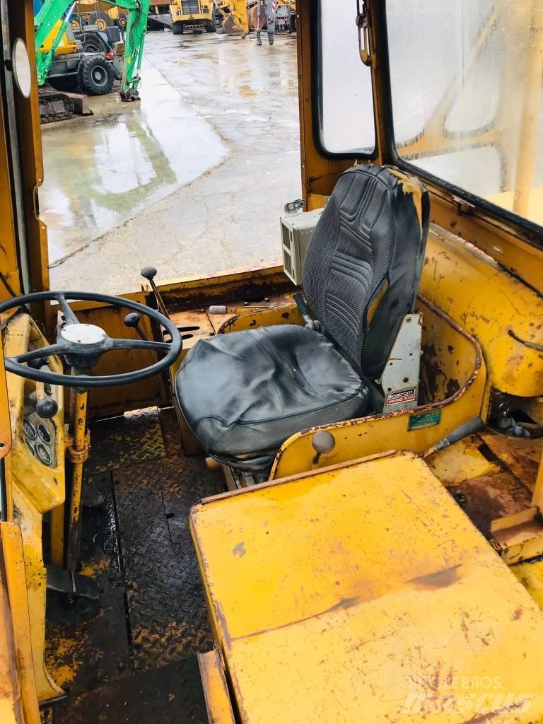 CAT 944 Iekrāvēji uz riteņiem