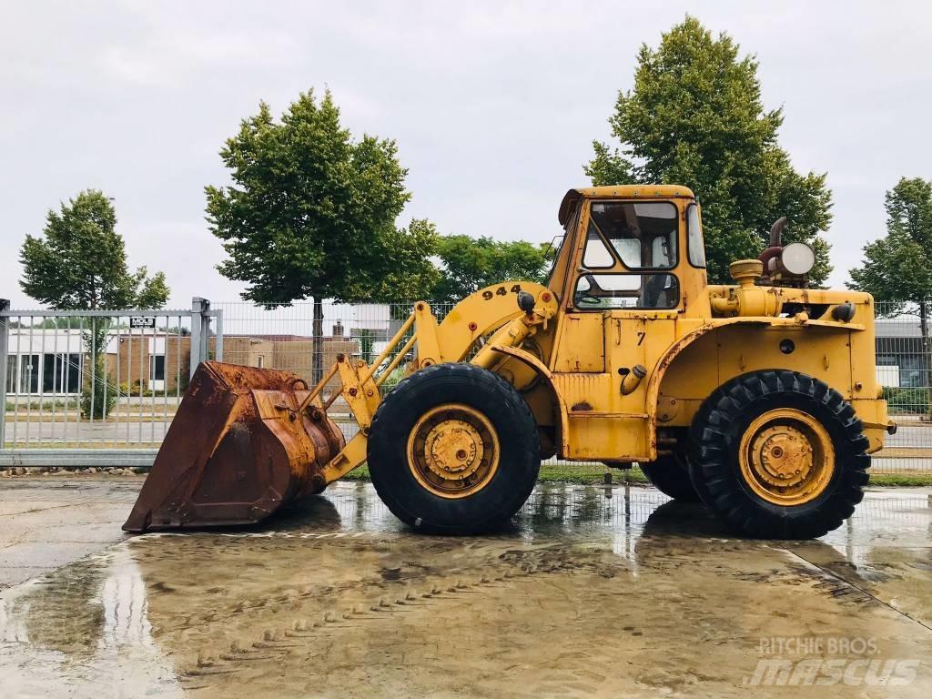 CAT 944 Iekrāvēji uz riteņiem