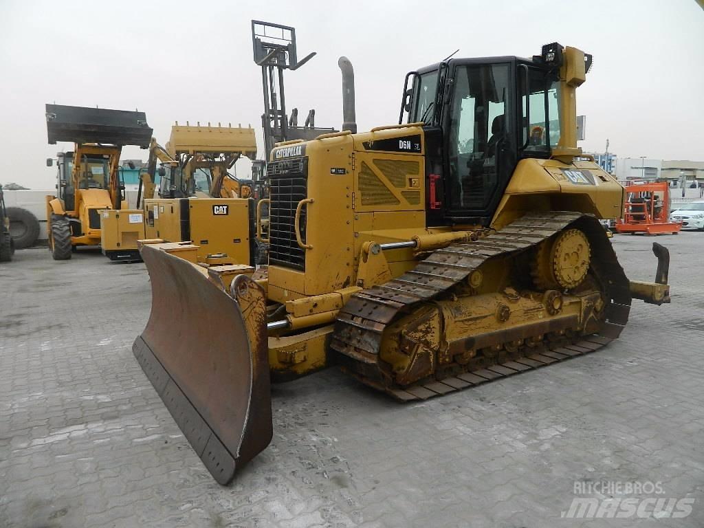 CAT D 6 N XL Kāpurķēžu buldozeri