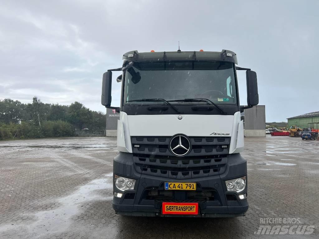 Mercedes-Benz 4153 Smagās mašīnas ar celtni