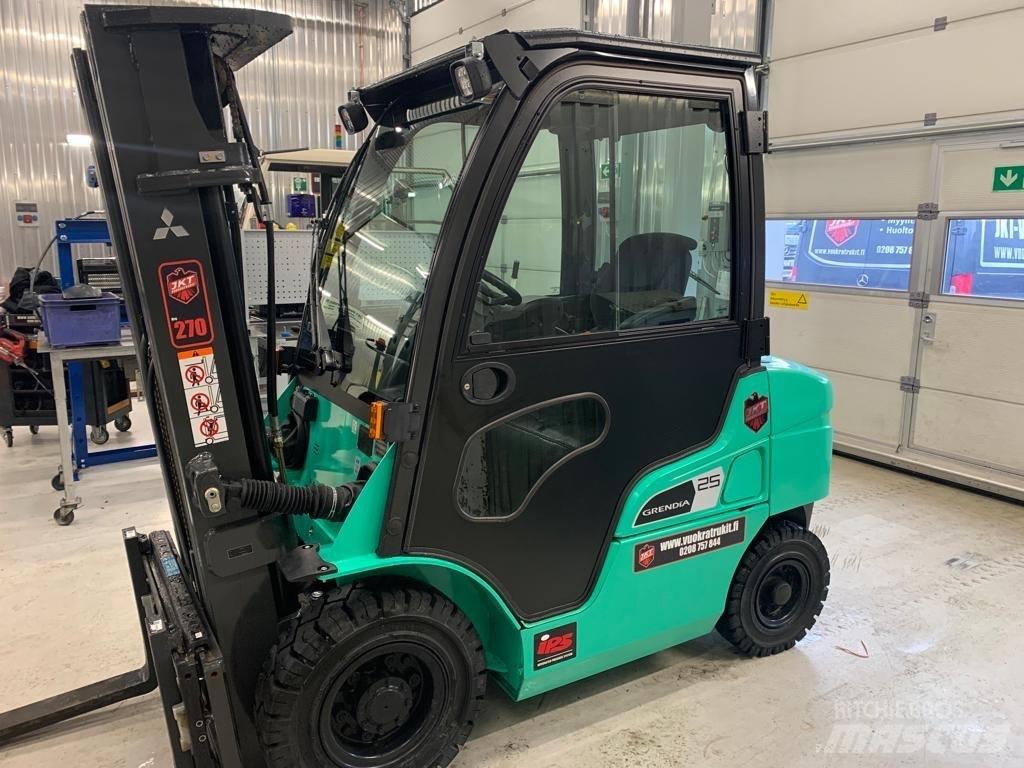 Mitsubishi FD25N3 Tehnika ar dīzeļa dzinēju