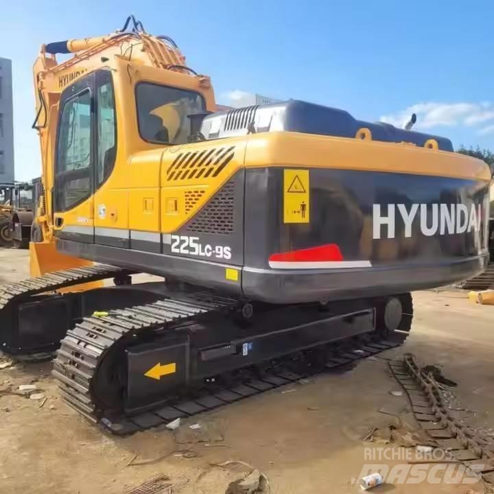 Hyundai HX 225 LC -9s Kāpurķēžu ekskavatori