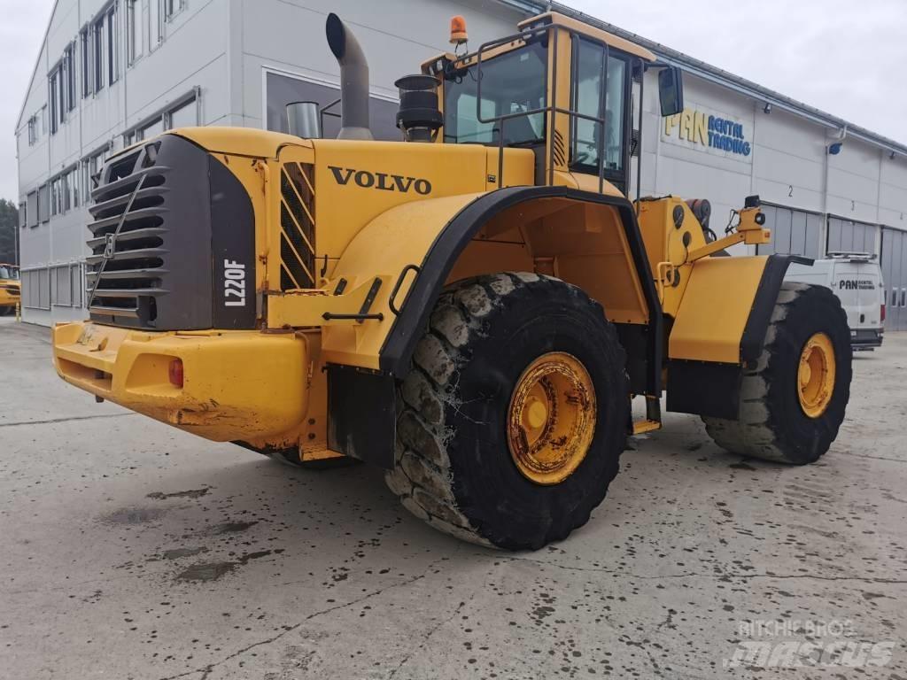 Volvo L220F Iekrāvēji uz riteņiem