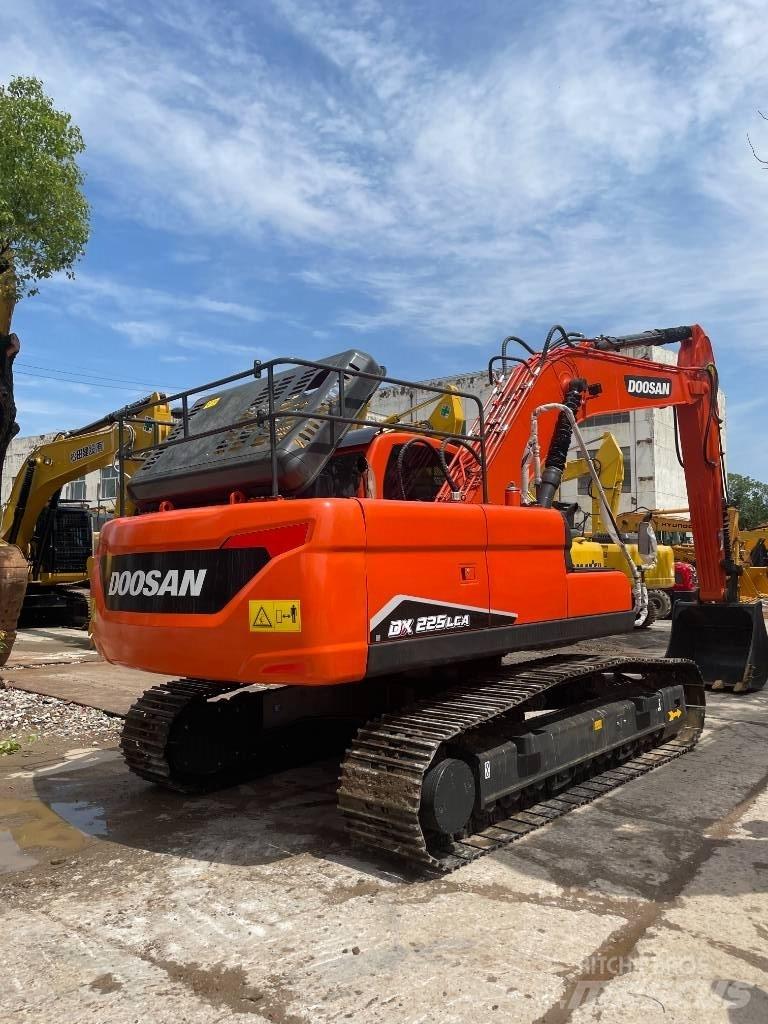 Doosan DX 225 Vidēja lieluma ekskavatori 7 t - 12 t
