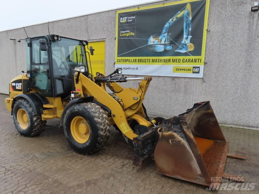 CAT 908M Iekrāvēji uz riteņiem