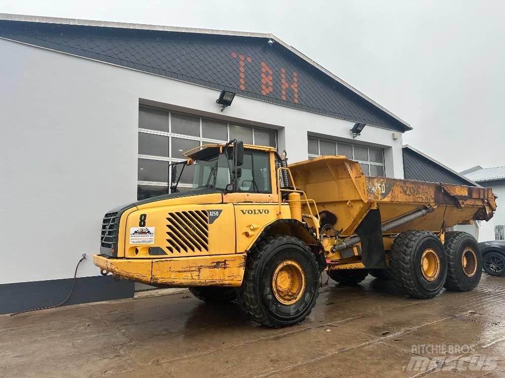 Volvo A 25 D Nr.8 Artikulētie pašizgāzēji