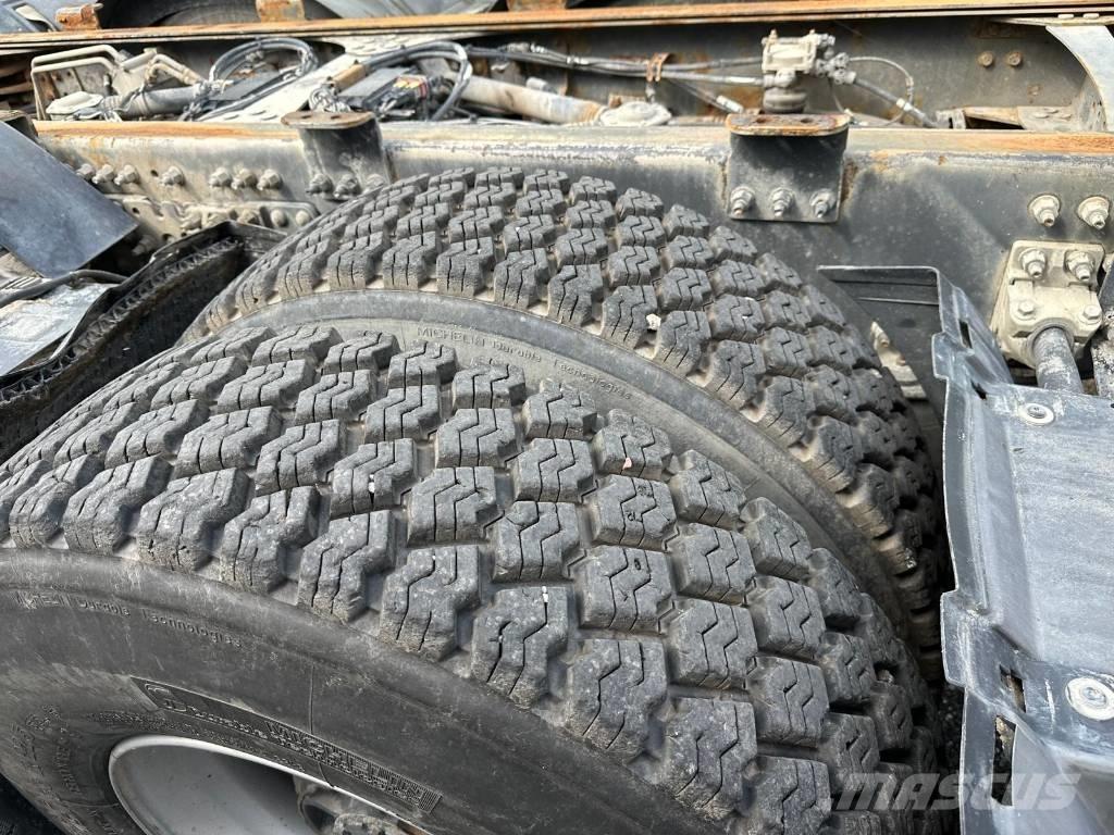 Volvo FMX 8X4*4  4132 Šasija ar kabīni