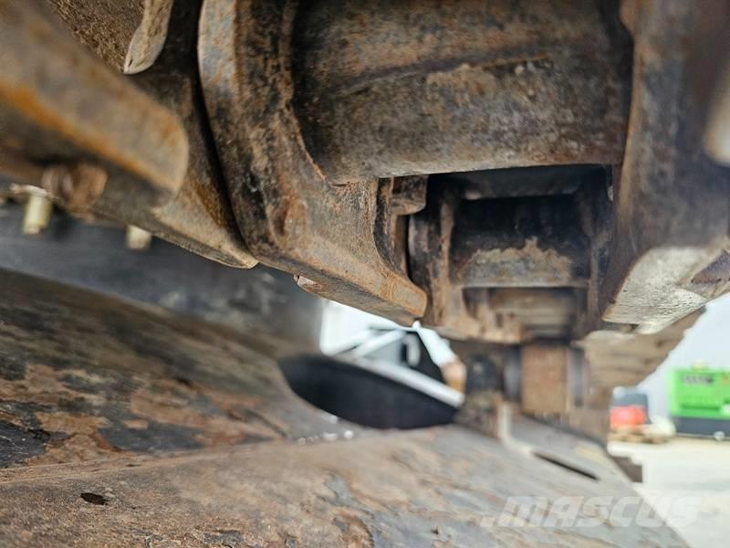 Hitachi ZX 135 US-6 Kāpurķēžu ekskavatori