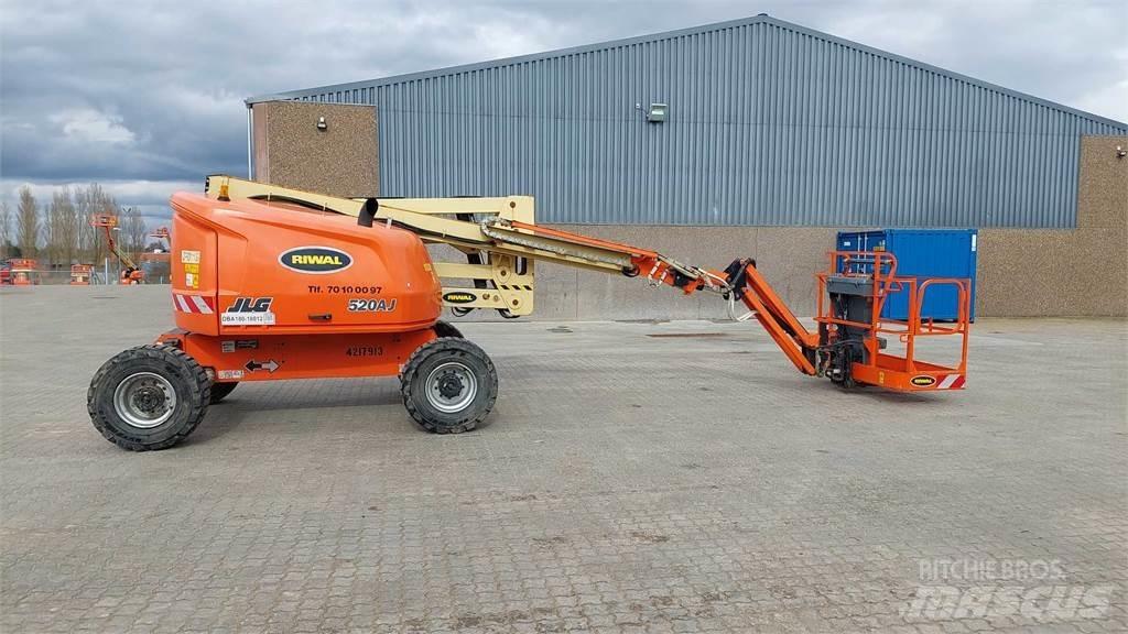 JLG 520AJ Strēles pacēlāji