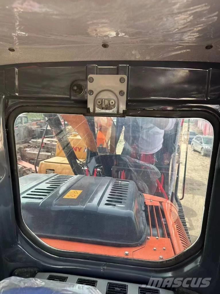 Hitachi 130 Kāpurķēžu ekskavatori