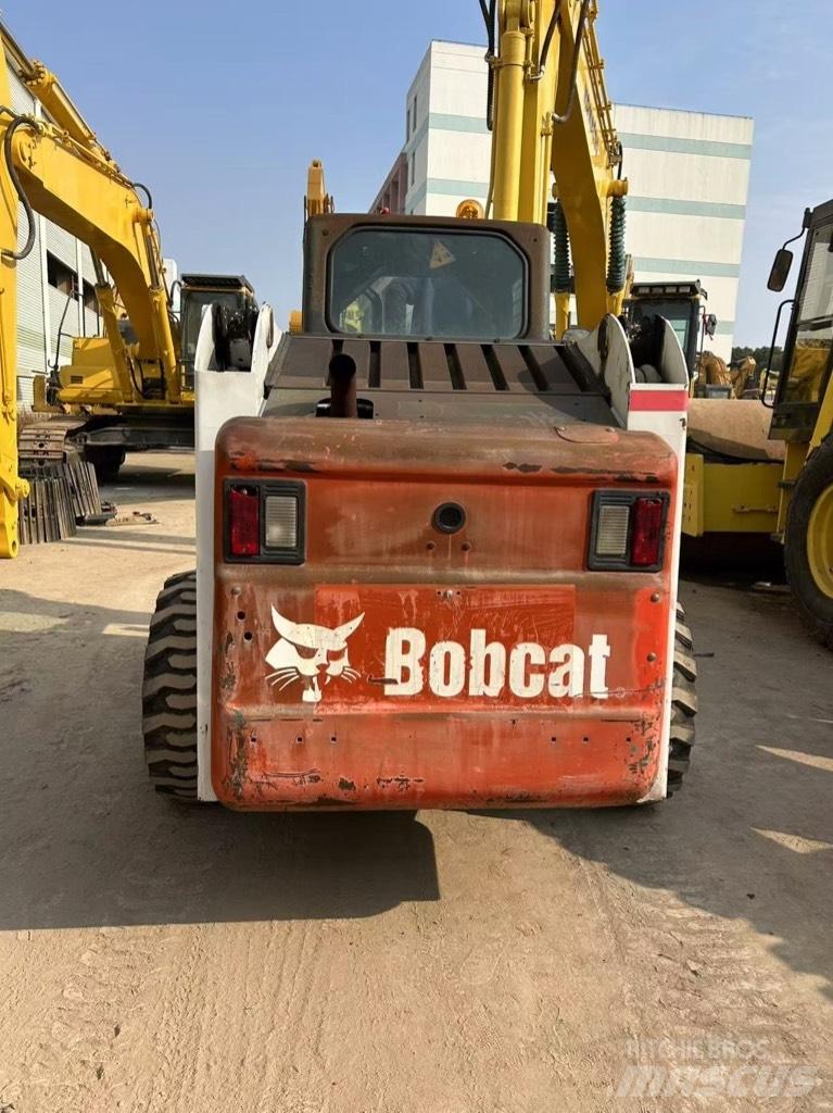 Bobcat S 220 Lietoti riteņu kompaktiekrāvēji