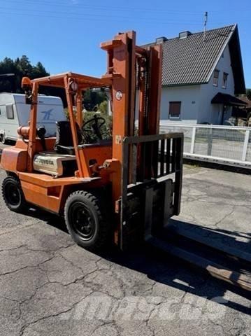 Toyota 3 FD 35 Tehnika ar dīzeļa dzinēju