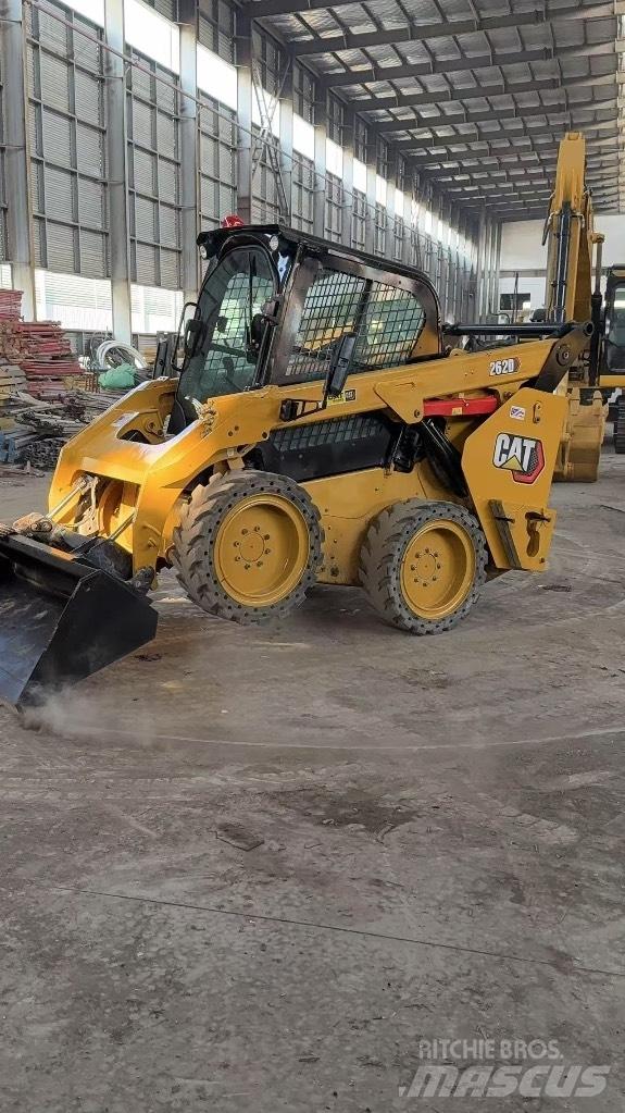 CAT 262 D Lietoti riteņu kompaktiekrāvēji
