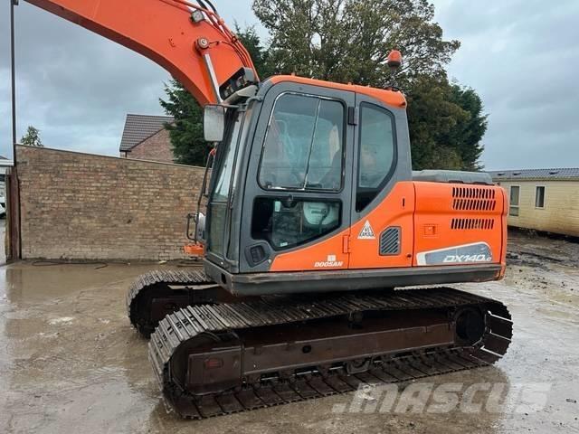 Doosan DX 140 LC-3 Kāpurķēžu ekskavatori