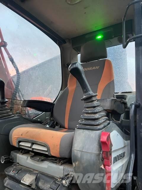 Doosan DX 140 LC-3 Kāpurķēžu ekskavatori