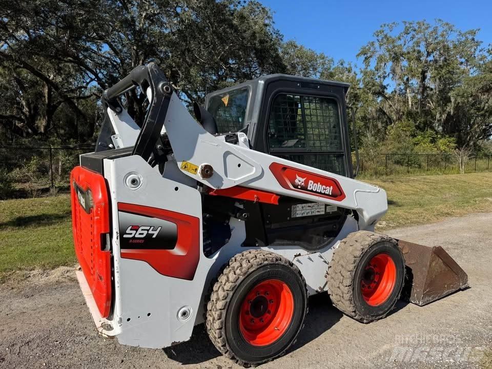 Bobcat S 64 Lietoti riteņu kompaktiekrāvēji