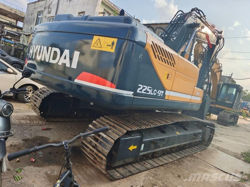 Hyundai 220 LC-9 Kāpurķēžu ekskavatori