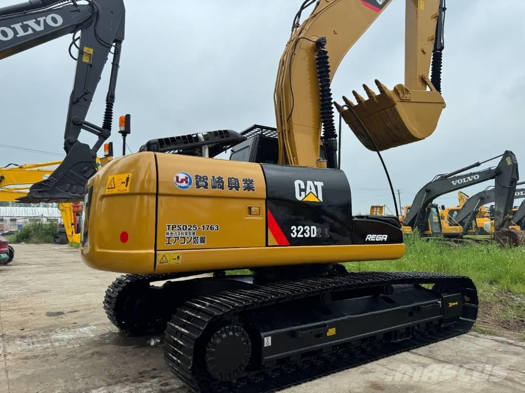 CAT 323D2 Kāpurķēžu ekskavatori